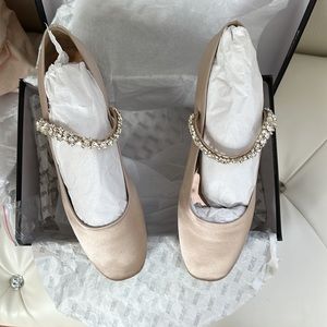Bradgley Mischka. Size 38.5 . Nude color
